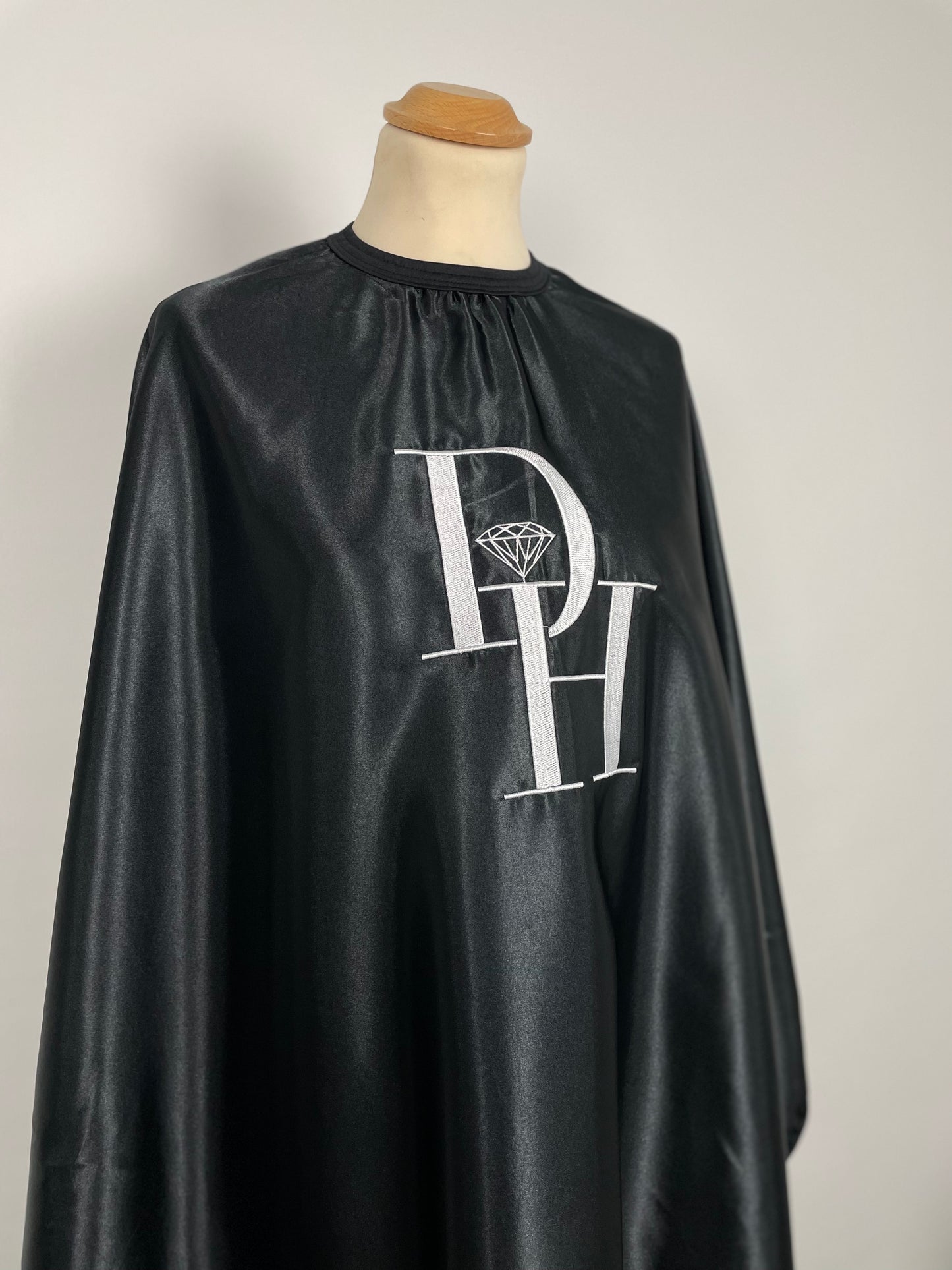 Friseurumhang Satin mit Logo 2