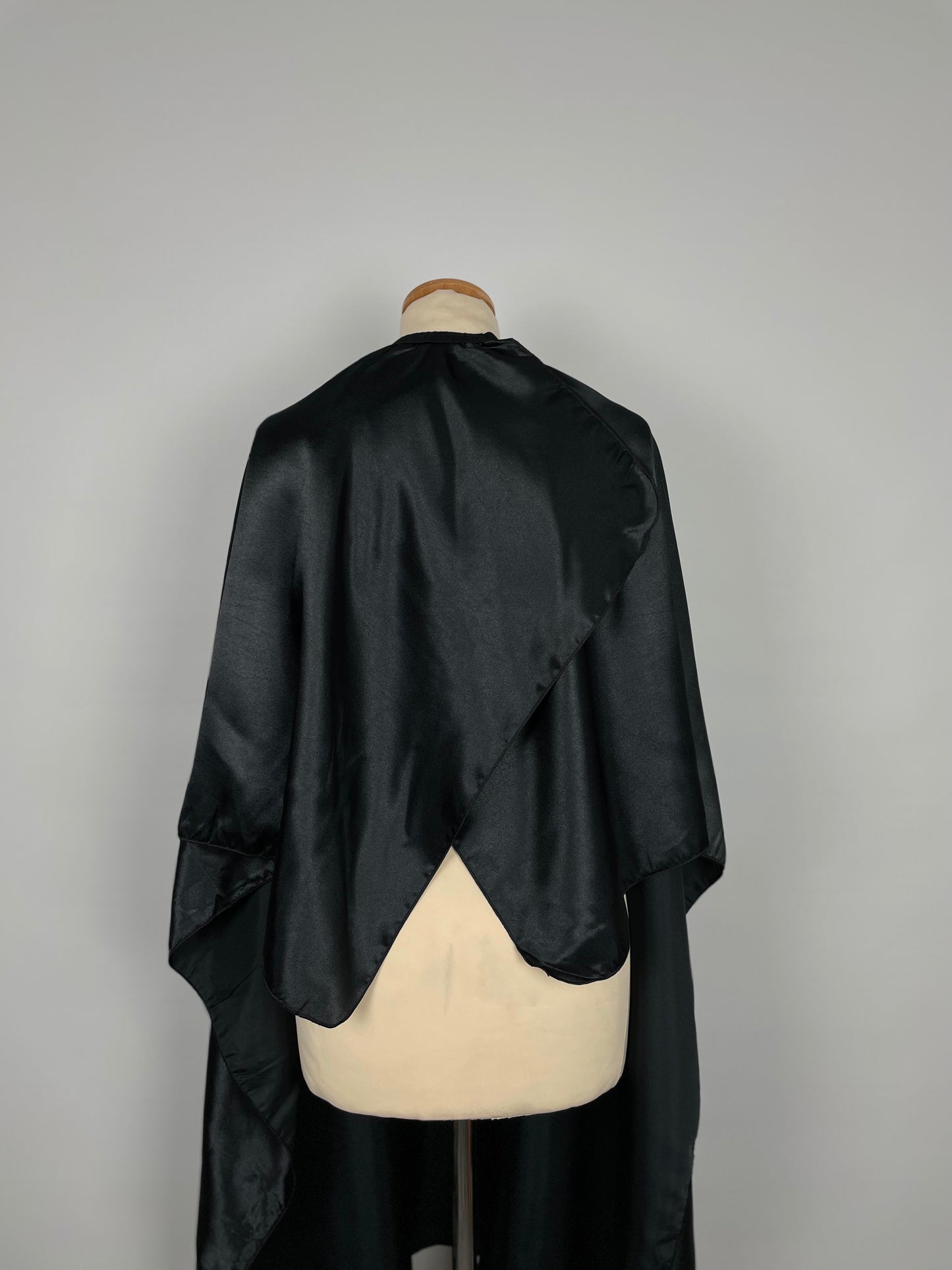 Friseurumhang Satin mit Logo 3