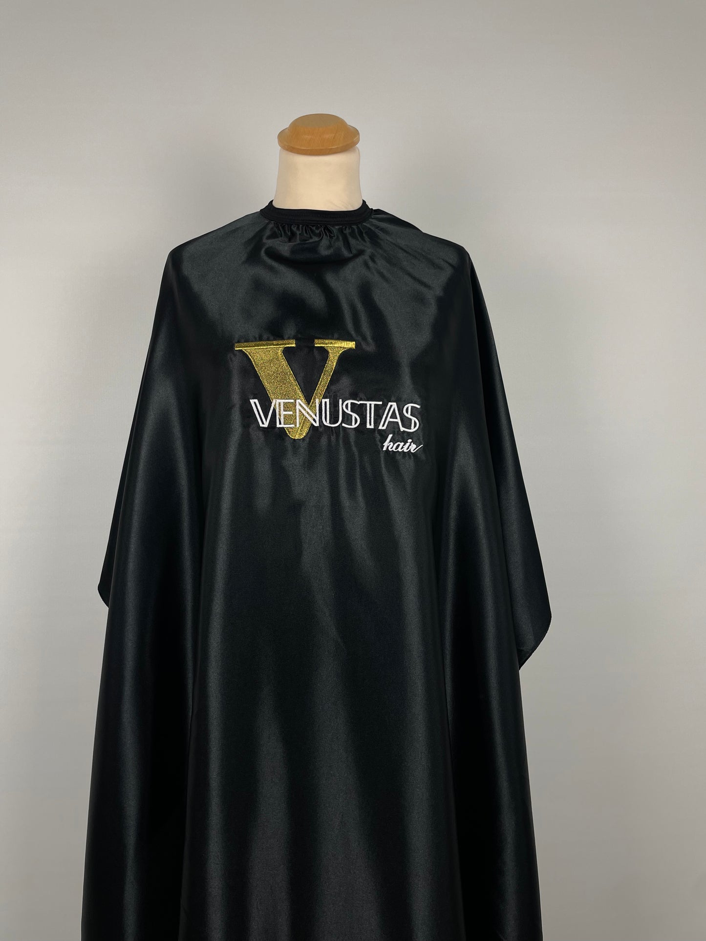 Friseurumhang Satin mit Logo 4